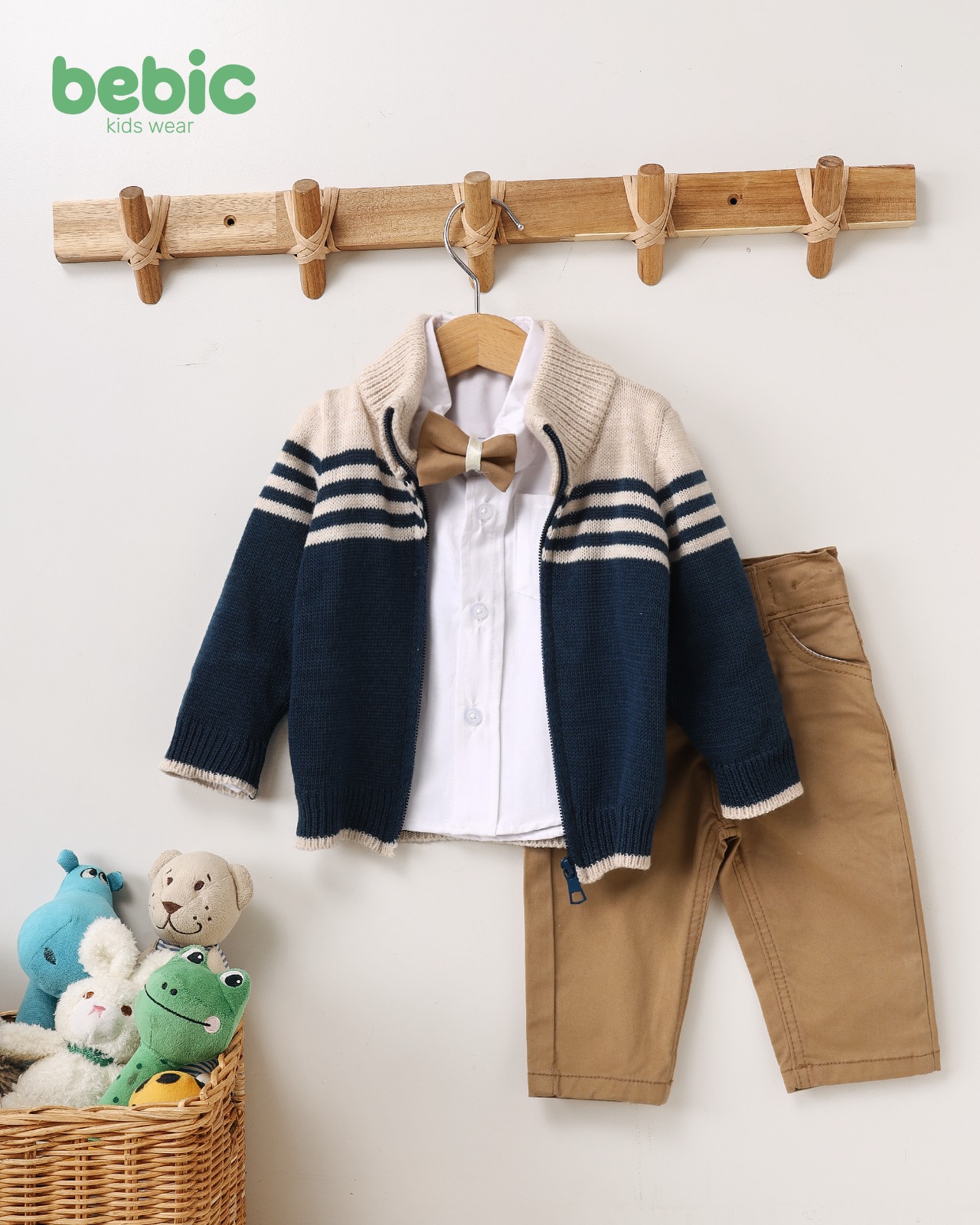 طقم ولادى 3قطع شميز+بنطلون+بلوفر سوسته